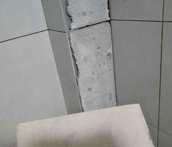 扬中瓷砖空鼓维修公司分享下厨房瓷砖脱落的补救措施。
